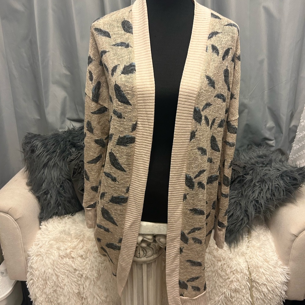 Hailey & Co | Oversized feather Print Pocket Cardigan Long Sleeve  Size L 125
